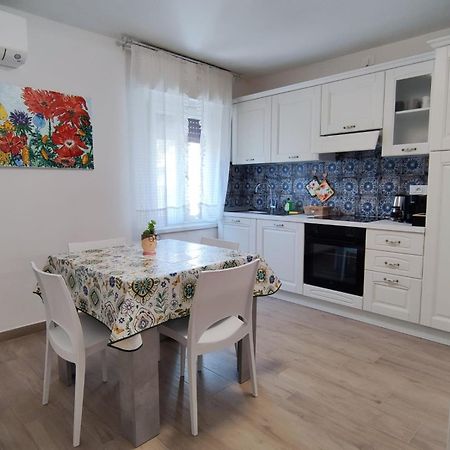Sweet Apartment - Centre Песк'єра-дель-Гарда Екстер'єр фото